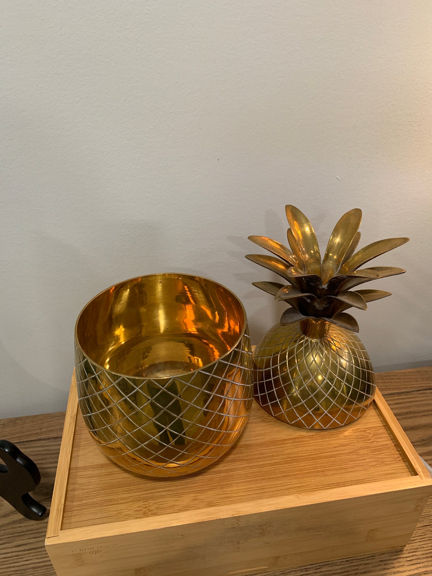 Brass Pineapple w/Lid