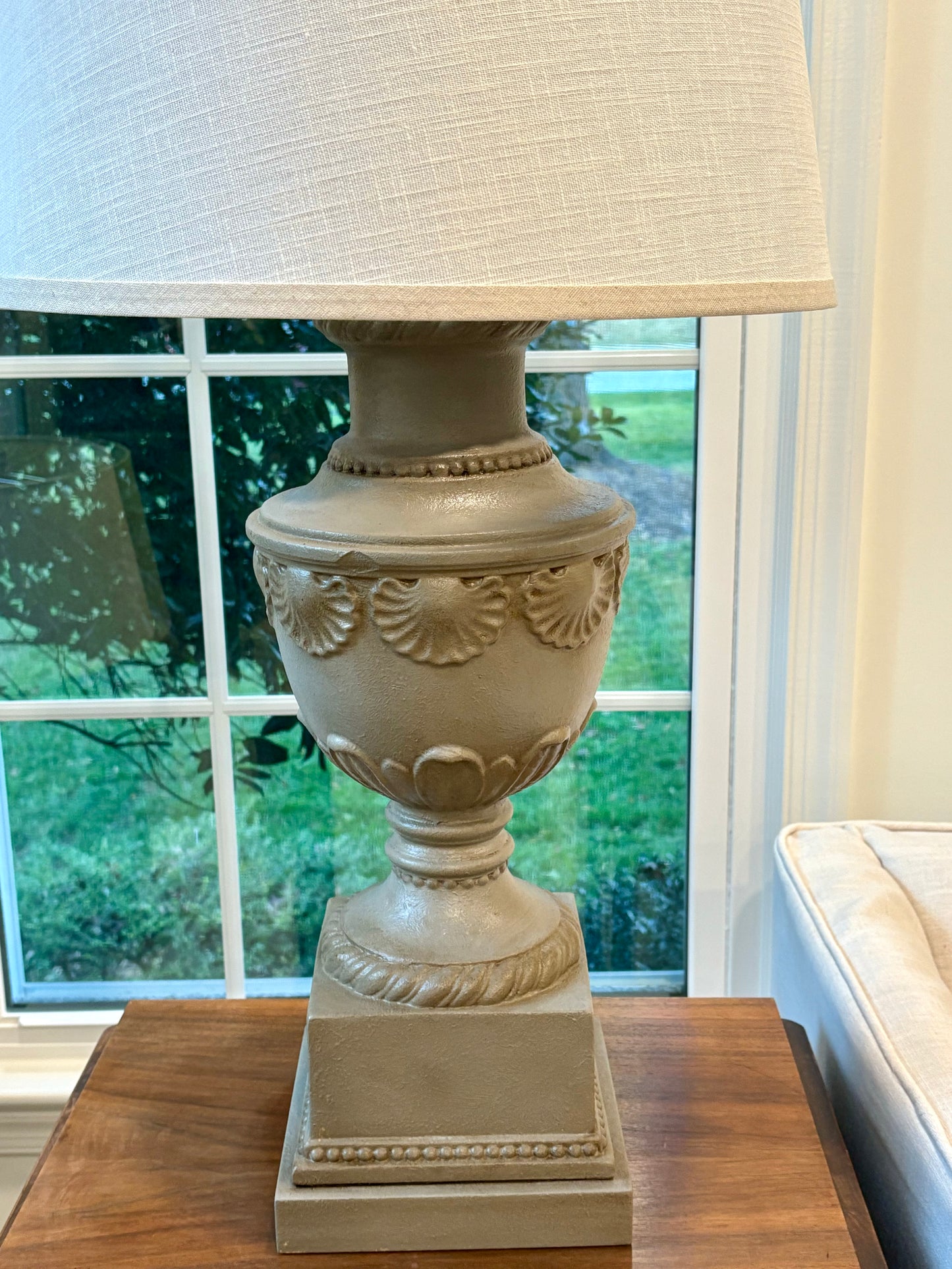 Urn Style Lamp